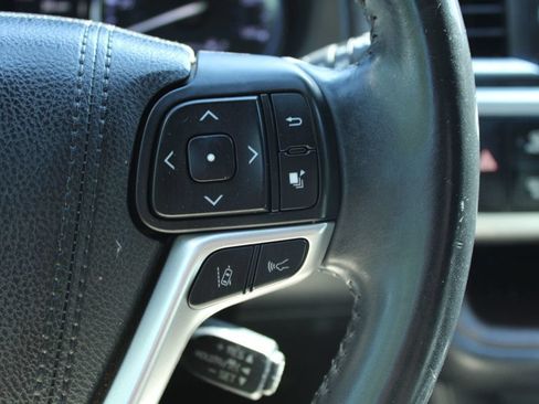 Used 2017 Toyota Highlander XLE FWD image 26