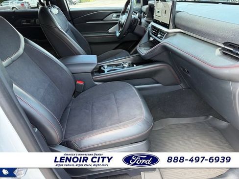 Used 2025 Ford Explorer ST RWD image 13