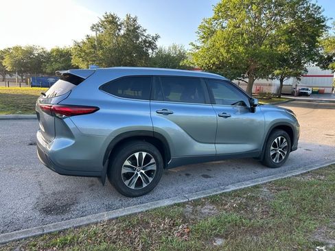 Used 2023 Toyota Highlander XLE image 5
