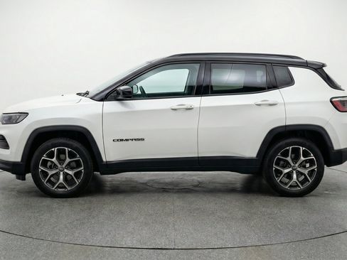 Used 2025 Jeep Compass Limited AWD/4WD image 5