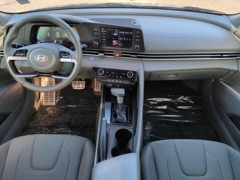 Used 2025 Hyundai Elantra Sport FWD image 13