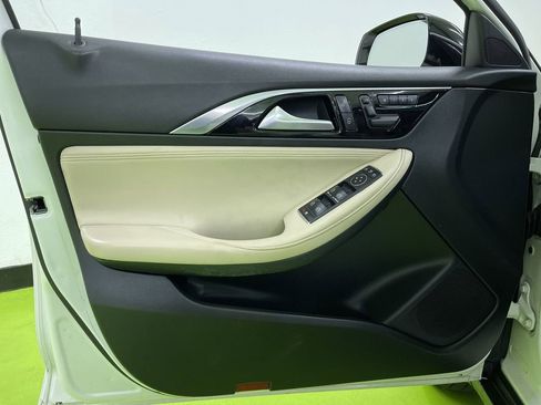 Used 2019 INFINITI QX30 Premium w/ Navigation Package image 17