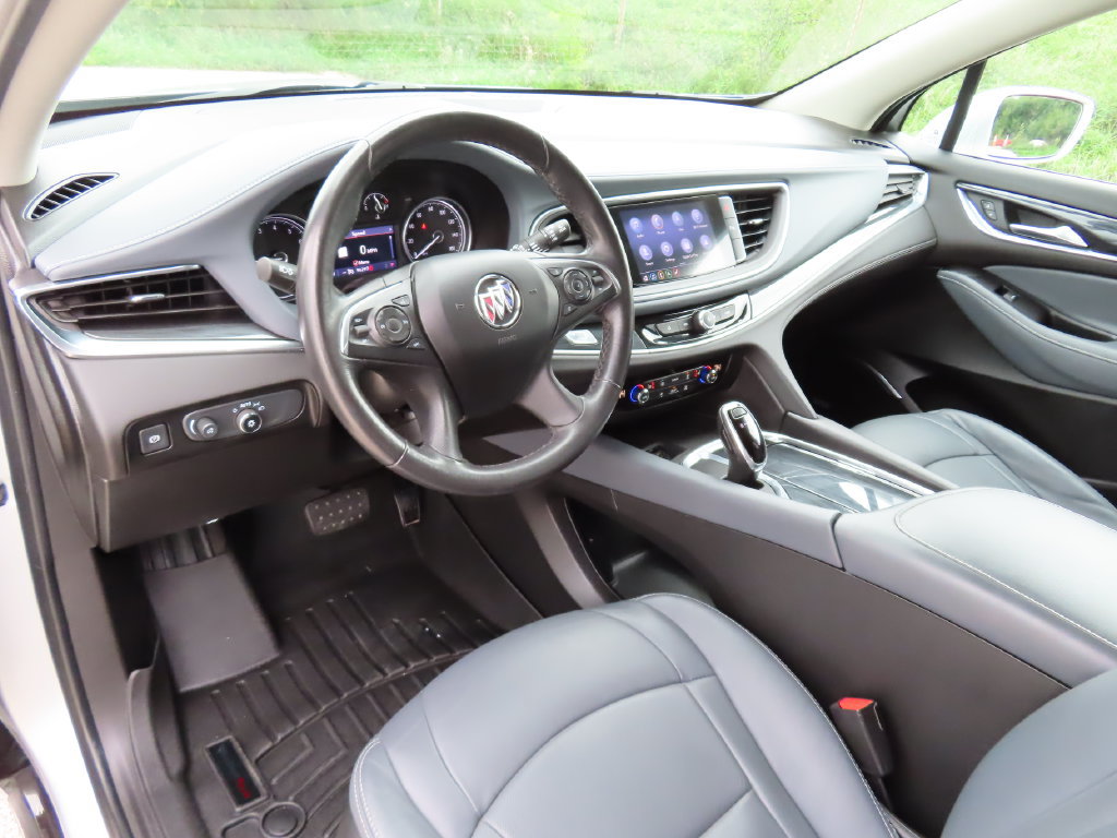 Used 2020 Buick Enclave Essence w/ Sound and Sites Package AWD/4WD image 4