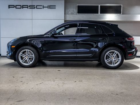 Certified 2023 Porsche Macan AWD/4WD image 2