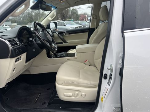 Used 2022 Lexus GX 460 Premium w/ Premium Package image 16