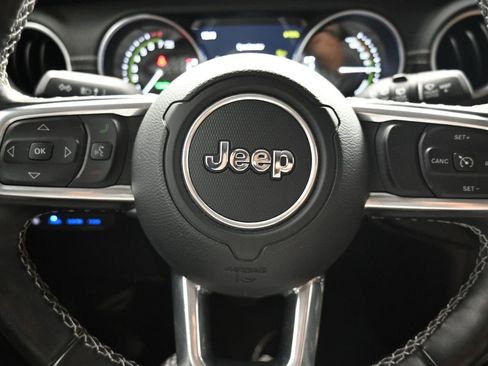 Used 2022 Jeep Wrangler Unlimited Sahara w/ Cold Weather Group image 10