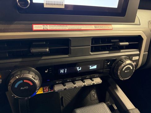 Used 2025 Toyota Tacoma TRD Sport w/ TRD Sport Upgrade Package image 22