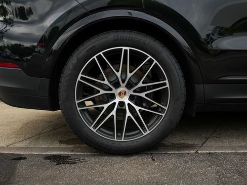 Certified 2025 Porsche Cayenne E-Hybrid AWD/4WD image 38