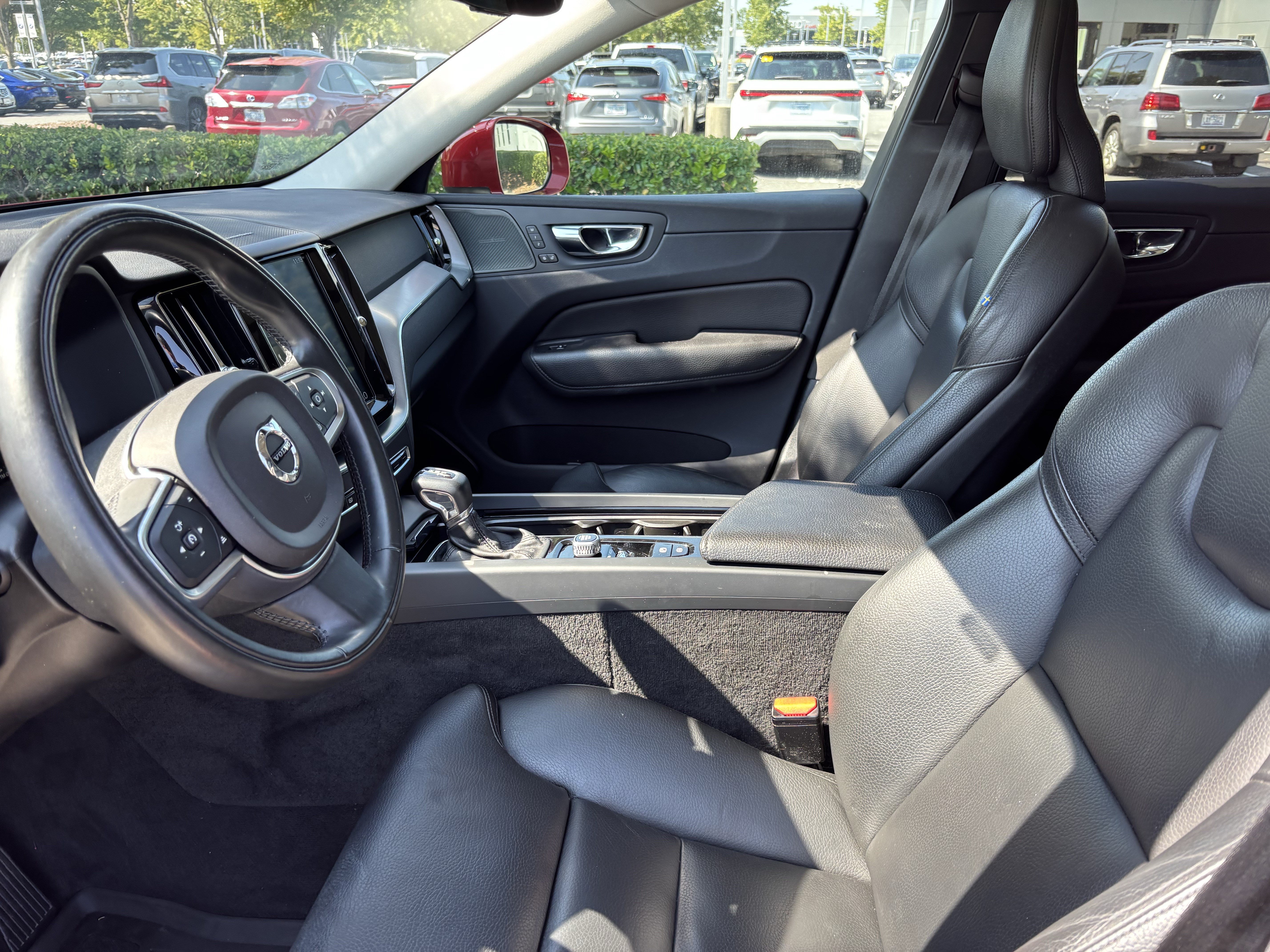 Used 2019 Volvo XC60 T5 Momentum w/ Multimedia Package FWD image 16