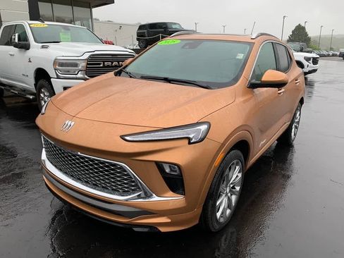 Used 2025 Buick Encore GX Avenir w/ Avenir Technology Package AWD/4WD image 8