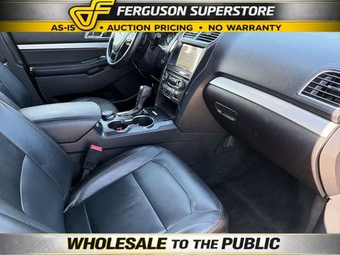 Used 2017 Ford Explorer XLT w/ Equipment Group 202A AWD/4WD image 22