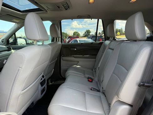 Used 2017 Honda Pilot Touring image 23