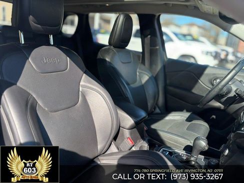 Used 2019 Jeep Cherokee Limited image 14