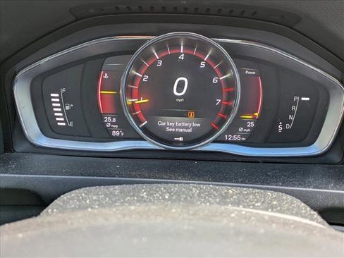 Used 2018 Volvo S60 T5 Inscription image 11