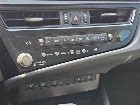 Used 2023 Lexus ES 350 w/ Premium Package FWD image 13