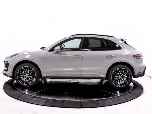 Certified 2026 Porsche Macan AWD/4WD image 2