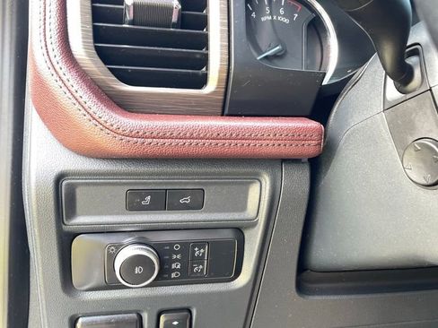 Used 2022 Ford Expedition Limited AWD/4WD image 12