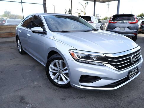Used 2020 Volkswagen Passat 2.0T SE w/ Sunroof Package FWD image 2