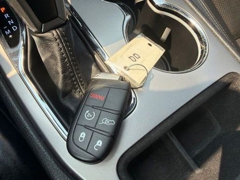Used 2019 Jeep Grand Cherokee Altitude AWD/4WD image 32