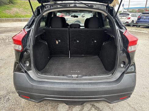 Used 2018 Nissan Kicks SV FWD image 26