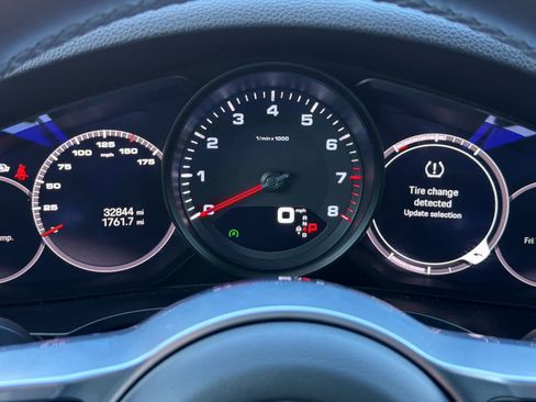 Certified 2023 Porsche Cayenne AWD/4WD image 28
