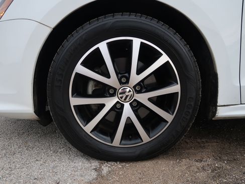 Used 2017 Volkswagen Jetta SE FWD image 40