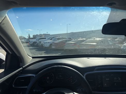 Used 2019 Kia Sorento LX image 25