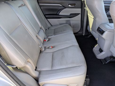 Used 2017 Toyota Highlander Limited image 13