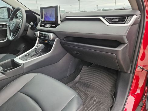 Used 2024 Toyota RAV4 XLE Premium image 28