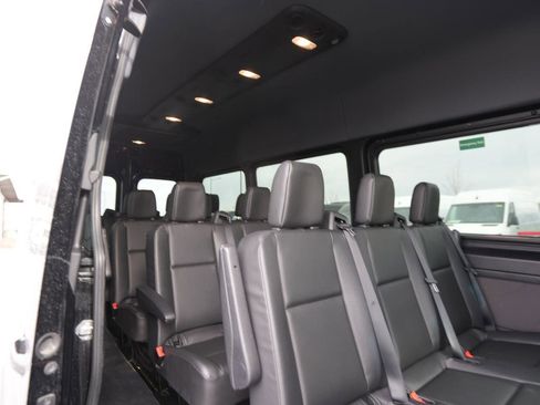 Used 2024 Mercedes-Benz Sprinter 2500 image 9