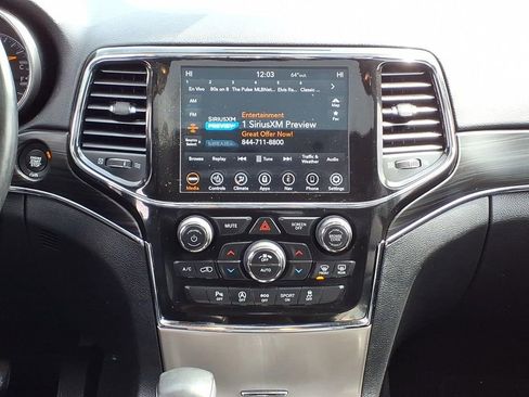 Used 2022 Jeep Grand Cherokee Limited image 19