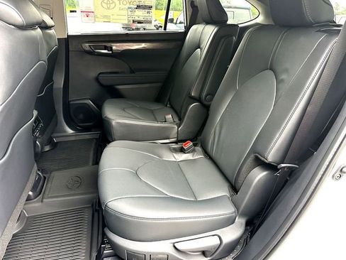New 2026 Toyota Highlander Limited image 16