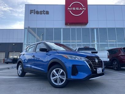 New 2025 Nissan Kicks Play S