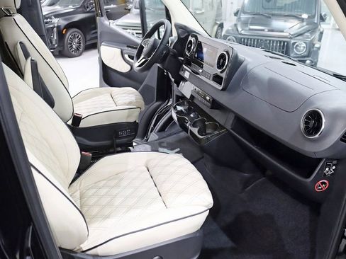 Used 2024 Mercedes-Benz Sprinter 3500 image 28