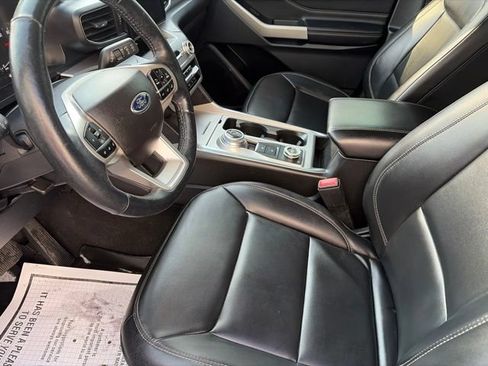 Used 2022 Ford Explorer XLT w/ Equipment Group 202A AWD/4WD image 10