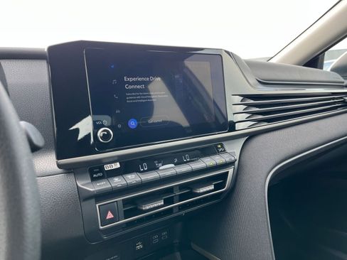 Used 2025 Toyota Camry LE image 20