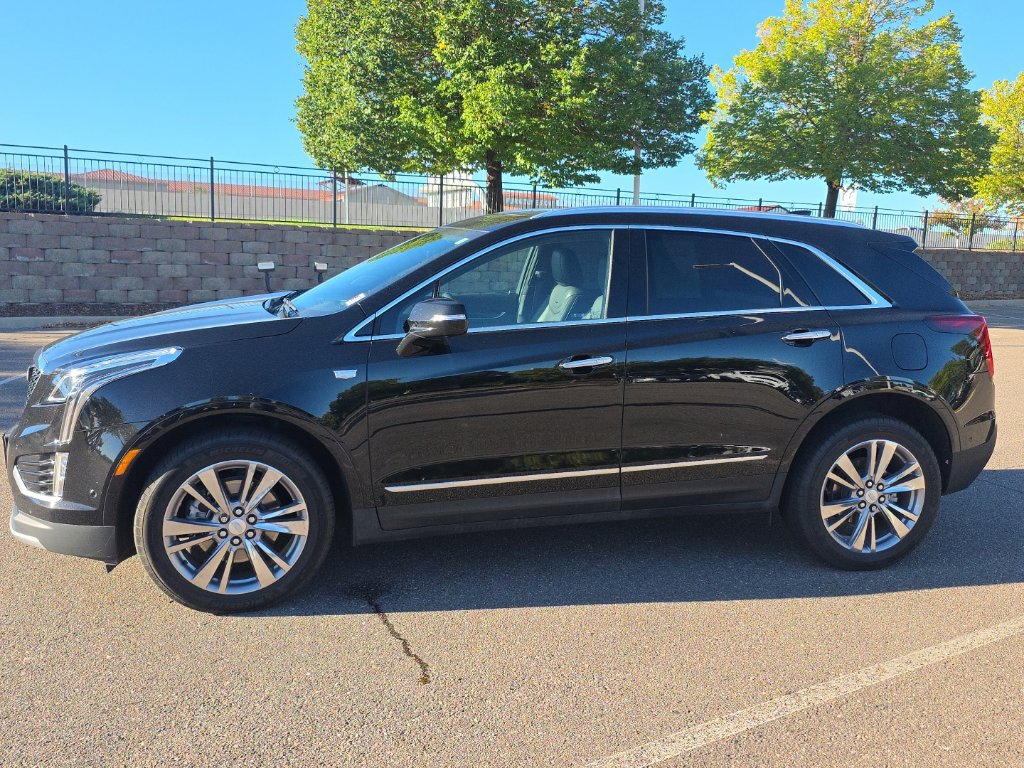 Used 2024 Cadillac XT5 Premium Luxury w/ Technology Package AWD/4WD image 3