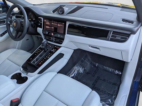 Used 2025 Porsche Macan image 26