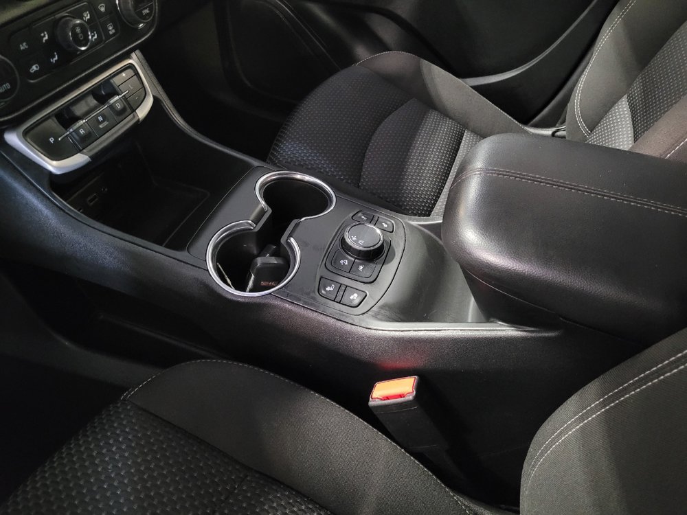 Used 2023 GMC Terrain SLE w/ Driver Convenience Package FWD image 26
