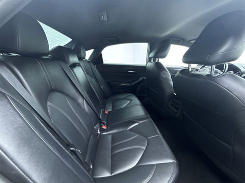 Used 2021 Toyota Avalon XLE image 37