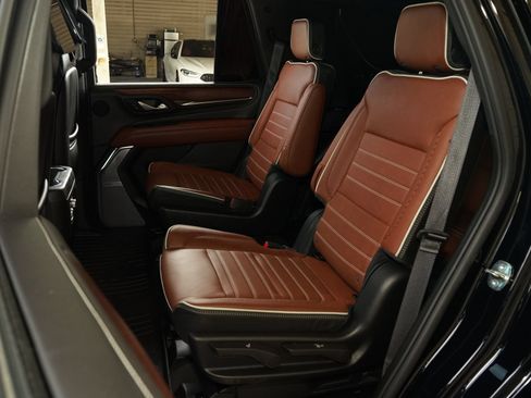 Used 2023 GMC Yukon Denali Ultimate AWD/4WD image 15