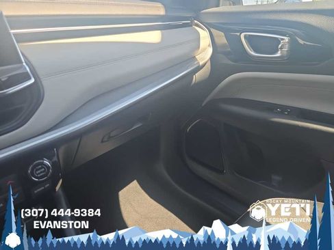 Used 2025 Jeep Compass Limited AWD/4WD image 26
