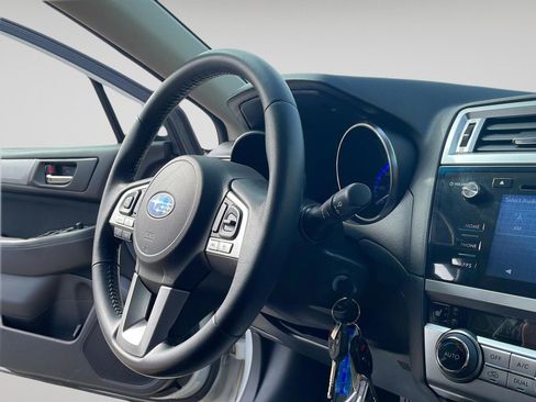 Used 2017 Subaru Outback 2.5i Premium image 25