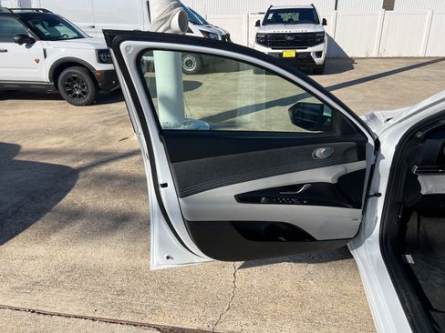 New 2026 Hyundai Elantra Limited FWD image 17