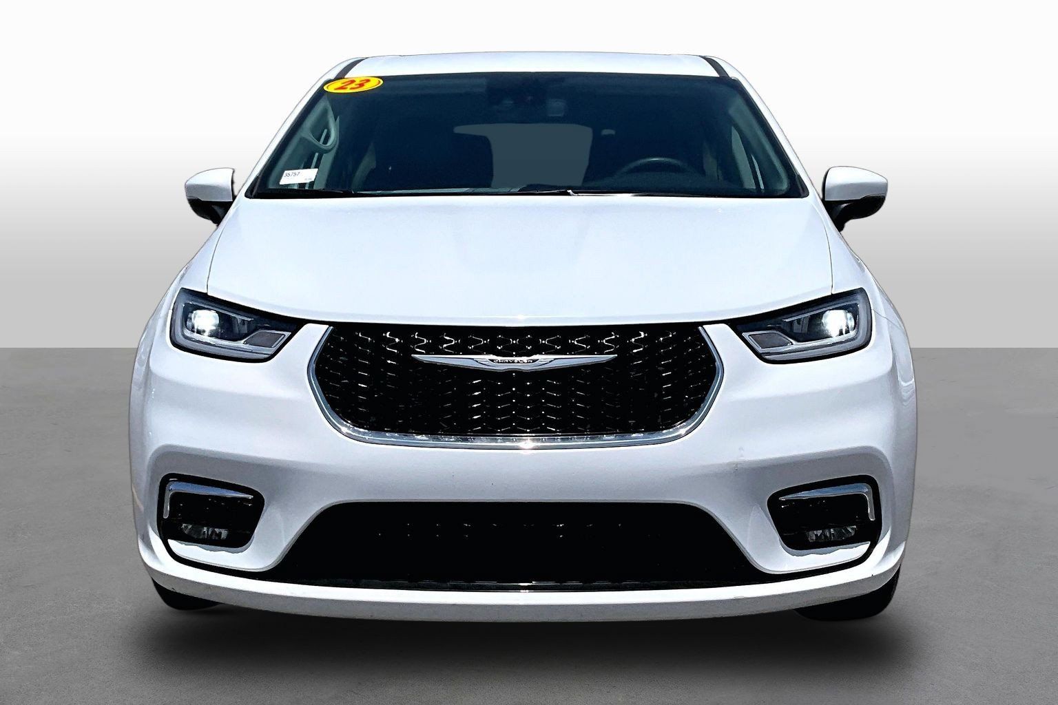 Used 2023 Chrysler Pacifica Touring-L FWD image 3