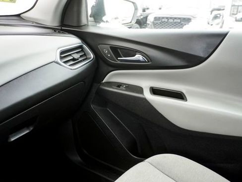 Used 2023 Chevrolet Equinox LS image 27