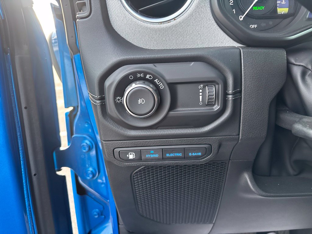 Used 2024 Jeep Wrangler Unlimited Sahara AWD/4WD image 25