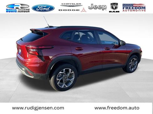 Used 2025 Chevrolet Trax LT image 5