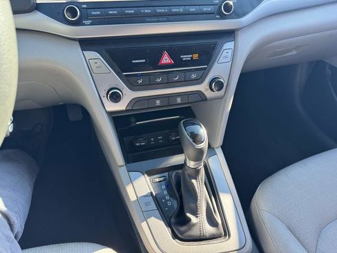 Used 2017 Hyundai Elantra SE image 29