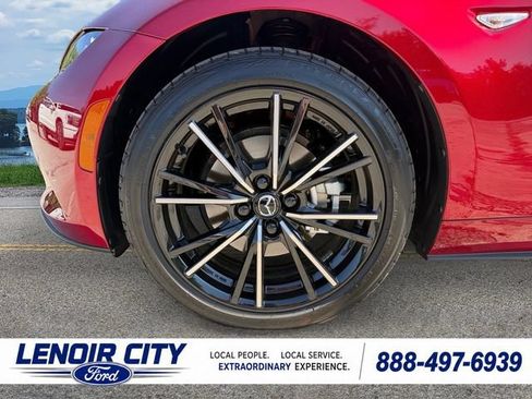 Used 2024 MAZDA MX-5 Miata Grand Touring RWD image 9
